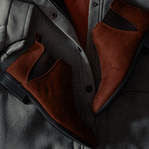 Stylish brown leather ankle boots for men, perfect for casual and formal occasions, featuring a sleek design and comfortable fit.